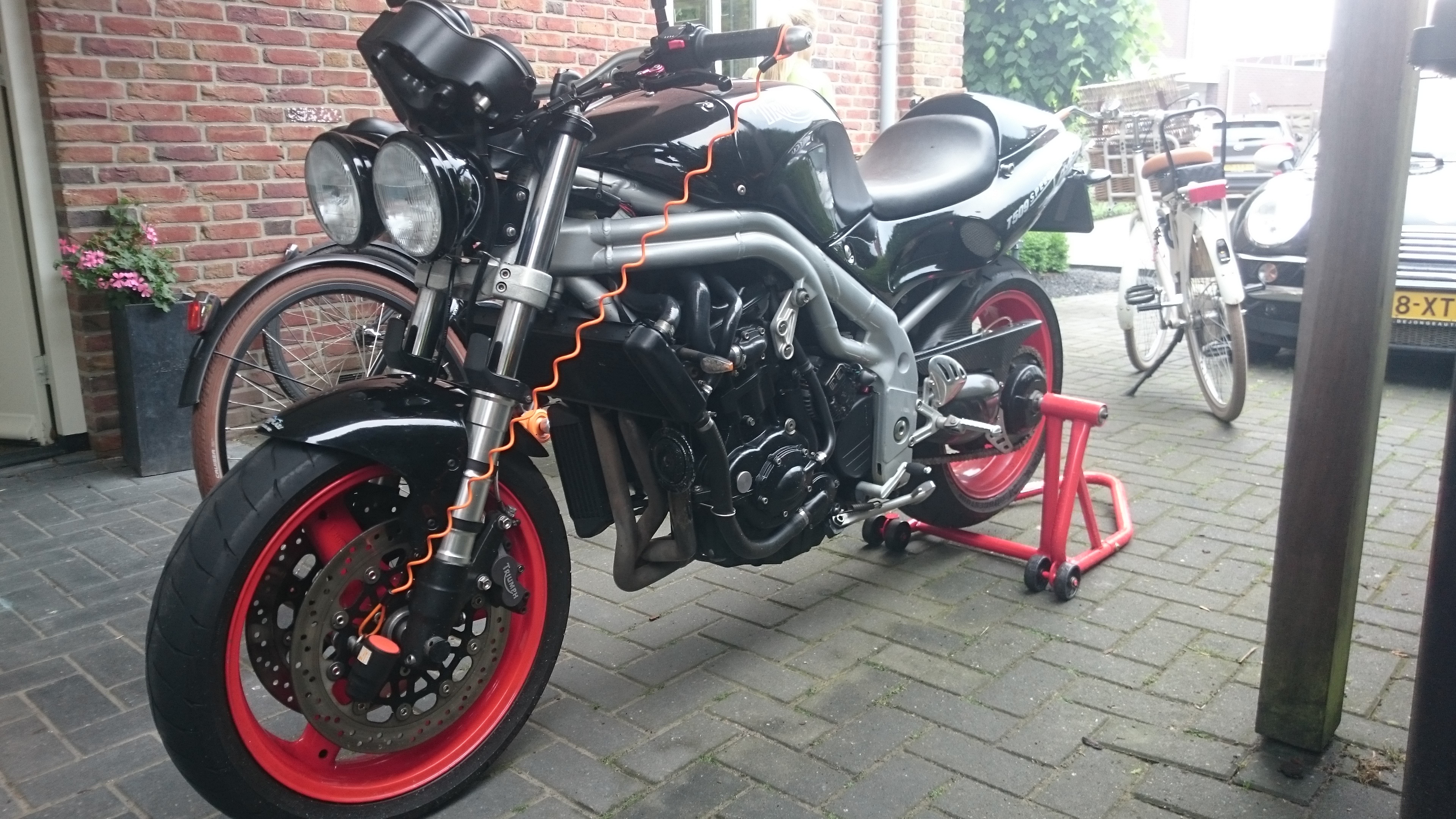 Afbeeldingslocatie: http://tweakers.net/ext/f/Pc91RrxYNOGHJo9uNuaC4p2j/full.jpg