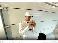 Hamilton speelt weer met mobieltje