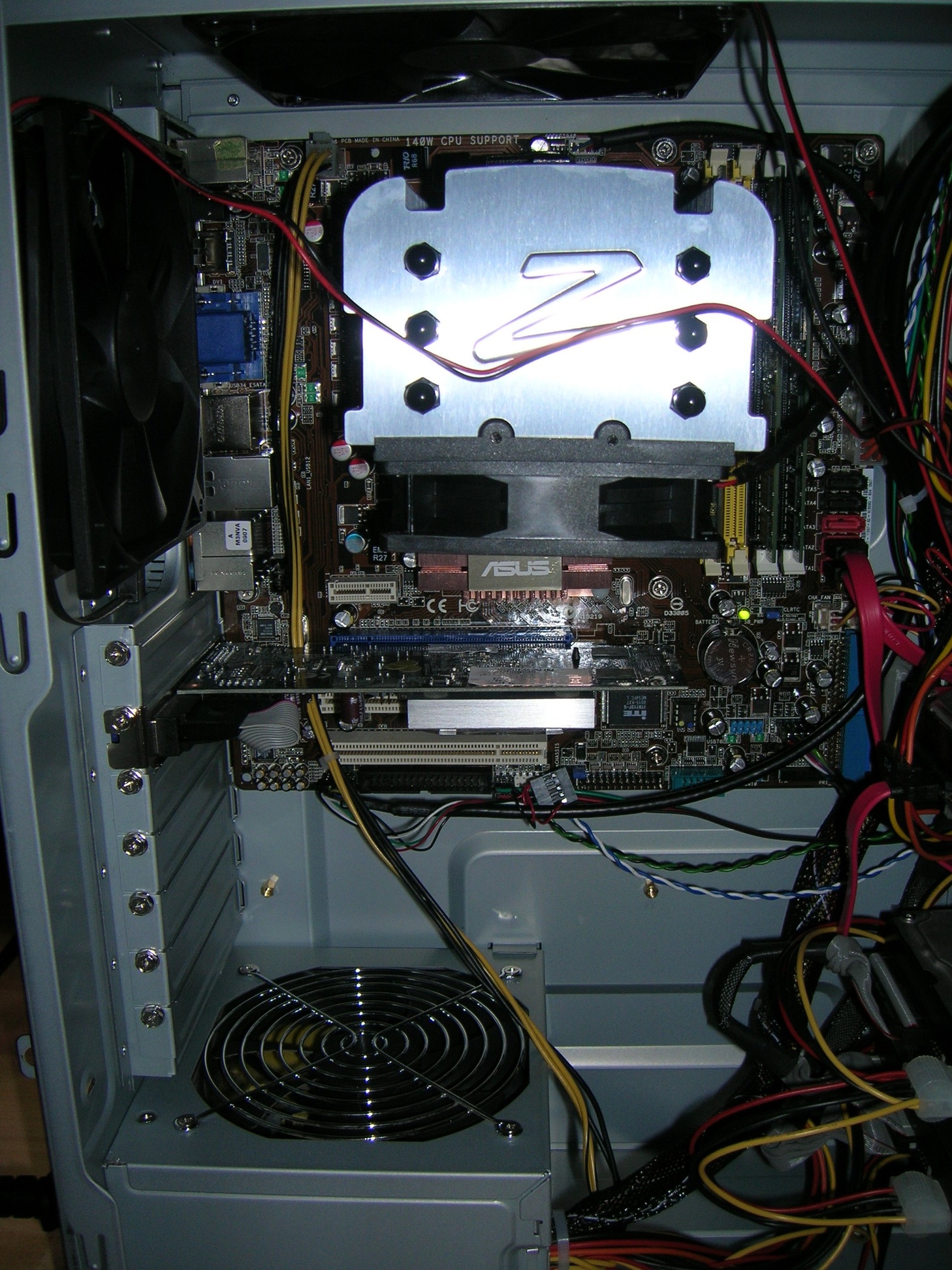 http://tweakers.net/ext/f/TbIBAG2yuUgpUiG7CKTeL23c/full.jpg