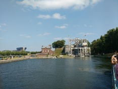 Afbeeldingslocatie: https://tweakers.net/ext/f/UMX9wYwYRHjSl6RP8rKSnTyQ/medium.jpg