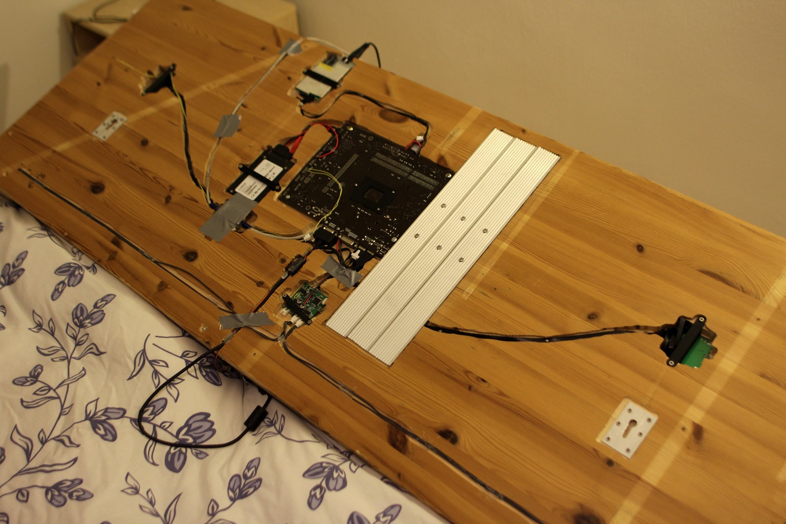 Plank2®â¢; een computer in een plank mux' blog tweakblogs ... Woonkamer plank systeem witte