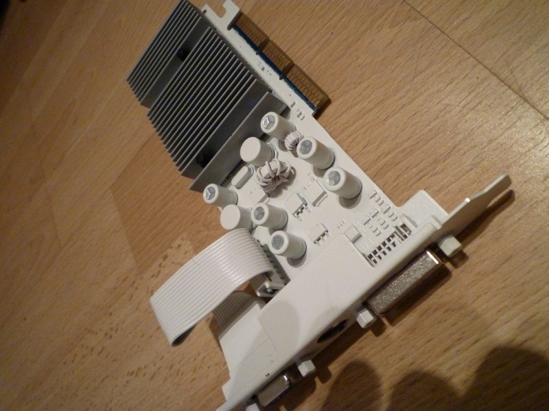 Afbeeldingslocatie: http://tweakers.net/ext/f/YYR265OrjcNRhGRR8ZuiPOKA/full.jpg