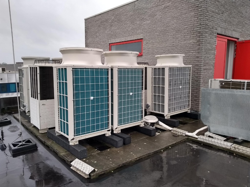 Afbeeldingslocatie: https://tweakers.net/ext/f/YqB88rScuFPAW82ZIMRu881N/full.jpg