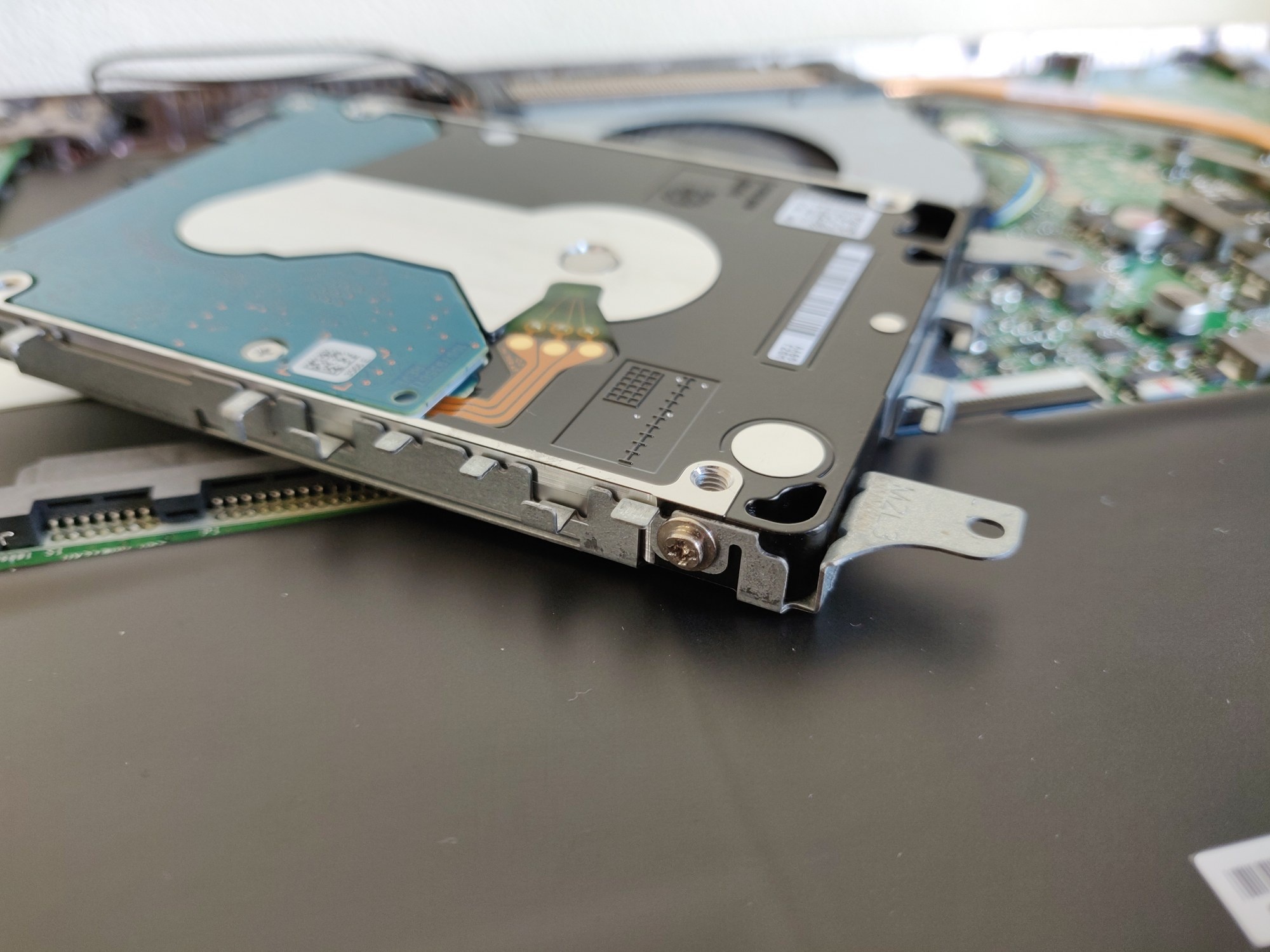 Asus BX410UA - HDD-tray extra schroefjes