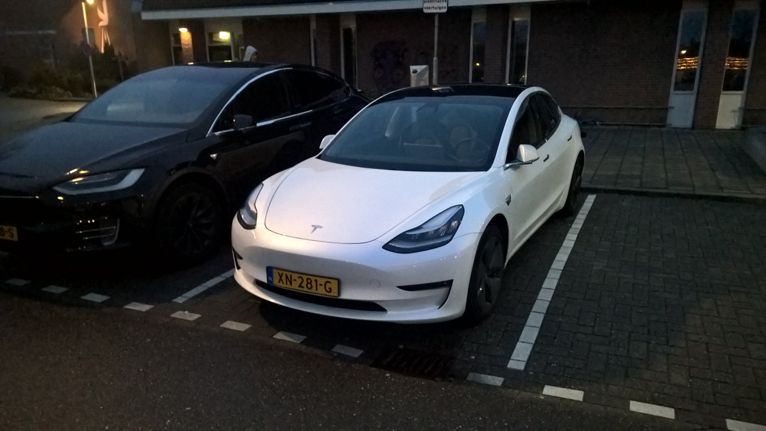 Afbeeldingslocatie: https://tweakers.net/ext/f/ZJJQApzhEP2LRUJcibMOdDNI/full.jpg