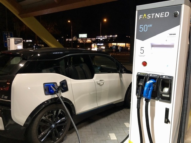 Afbeeldingslocatie: https://tweakers.net/ext/f/ZQehDN5scgOFBl2Fw8ys6Y8v/full.jpg