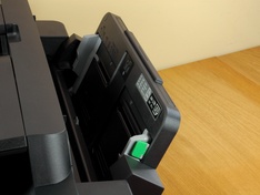 Multifunctionele papiertoevoer opengeklapt