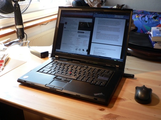 De laptop tijdens gebruik