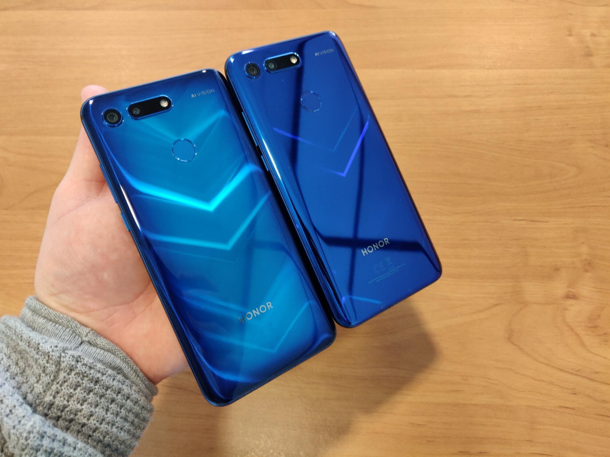 Honor View 20 Phantom Blue (Moschino Edition) vs Sapphire Blue