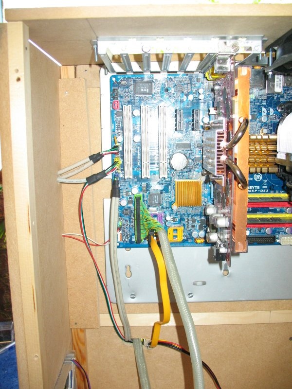 Afbeeldingslocatie: http://tweakers.net/ext/f/ca09598dab16c4b8dab6071187c77347/full.jpg