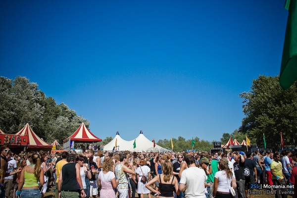 Afbeeldingslocatie: http://tweakers.net/ext/f/cb7678318f007e00aeb70269f655386d/full.jpg