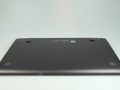 laptop onder losse voetjes laptop onder losse voetjes