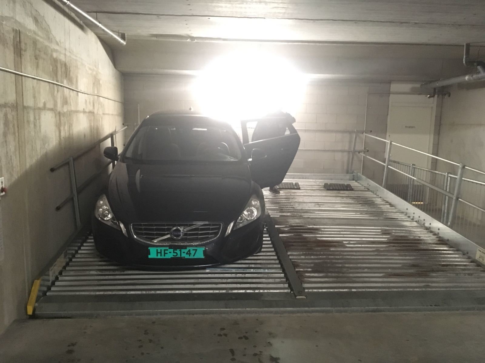 auto in garage