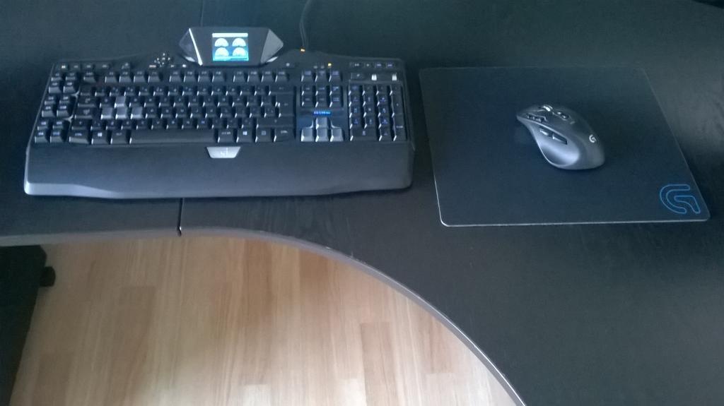 Afbeeldingslocatie: https://tweakers.net/ext/f/fMlGcEiqUxCIDiU0M9ErXx4W/full.jpg