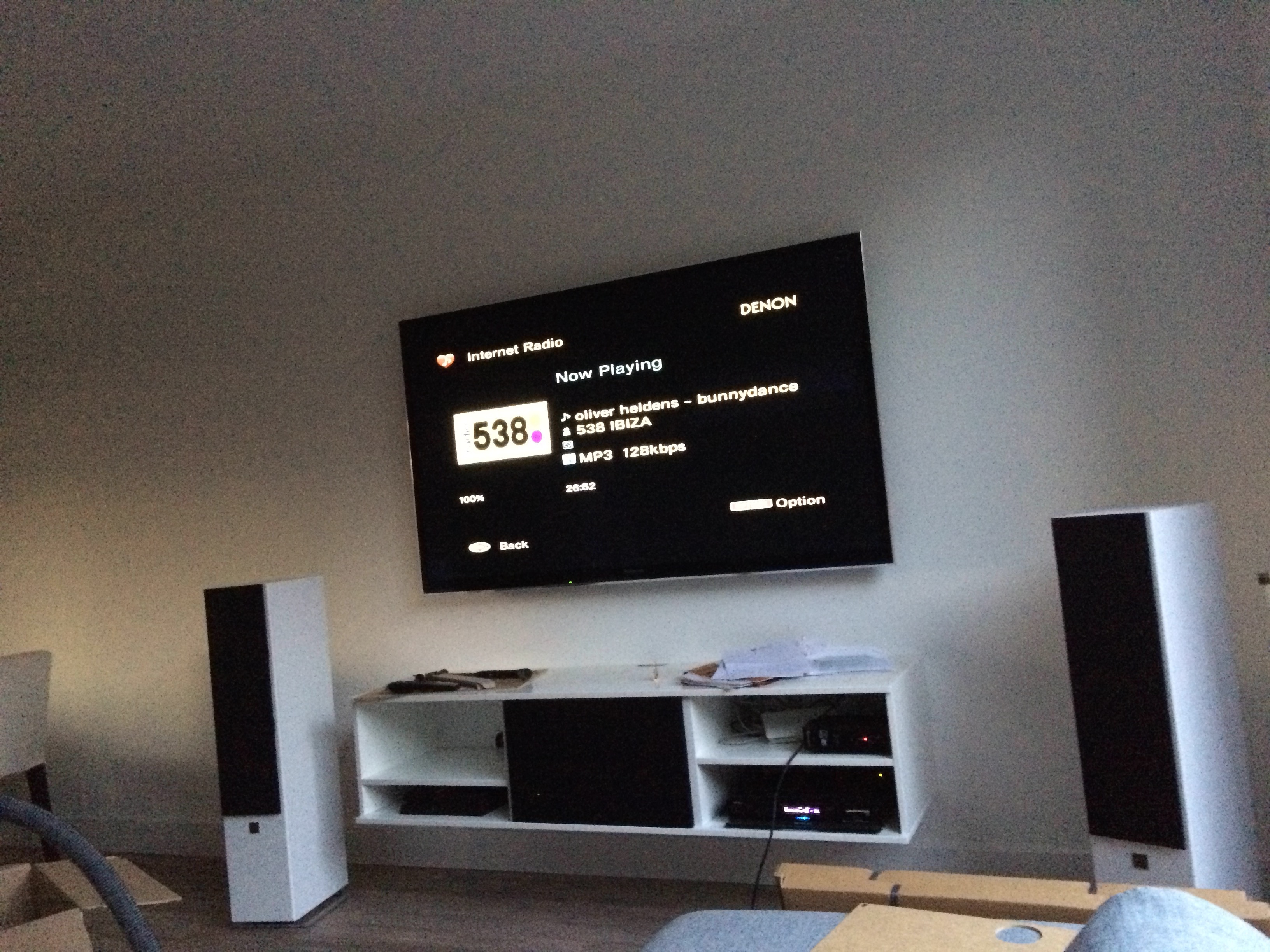 Post hier foto's en specs van je home cinema! deel 49 audio en ...