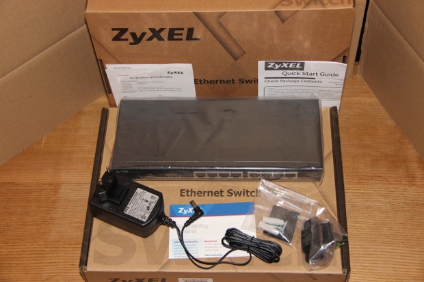 Unboxing GS1900-8 (1)