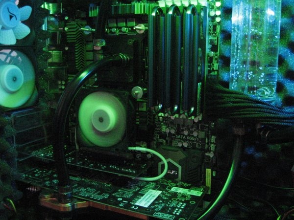 Afbeeldingslocatie: http://tweakers.net/ext/f/gqO5YBGRCCcXqvQy3AahpofM/full.jpg