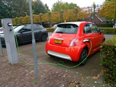 Fiat 500e laden