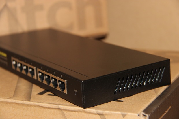 Unboxing GS1900-8HP (7)