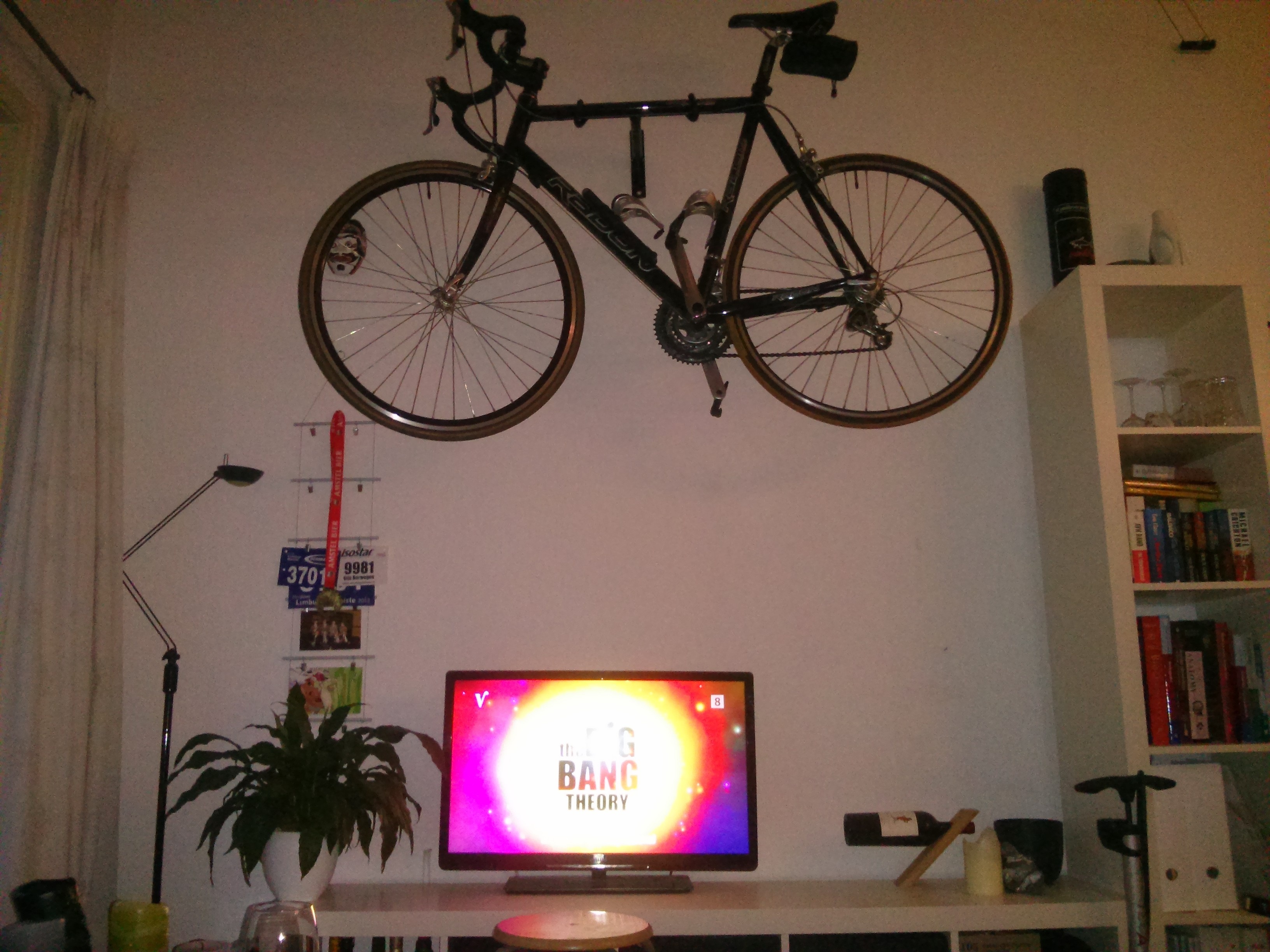 Fiets Hangend boven TV Fiets Hangend boven TV