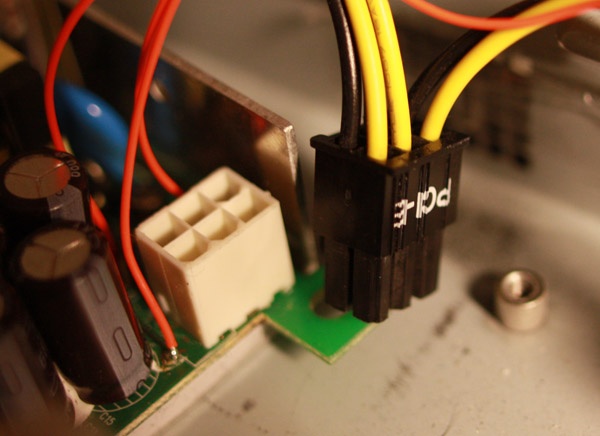 PCIe-connector als adapter-aansluiting. PCIe-connector als adapter-aansluiting.