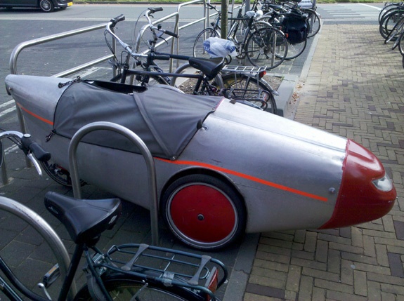 Mijn alleweder onopvallend naast andere fietsen in een stalling Mijn alleweder onopvallend naast andere fietsen in een stalling