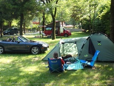 Bij de tent