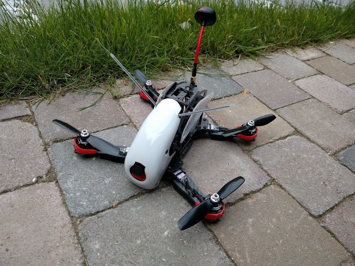 Afbeeldingslocatie: https://tweakers.net/ext/f/l6E6mcuXK1T7p0Y2hJoTWiQi/full.jpg