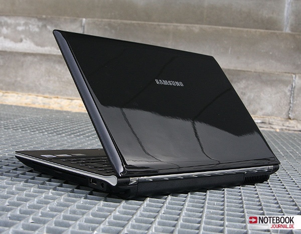 Samsung Q320 - Back