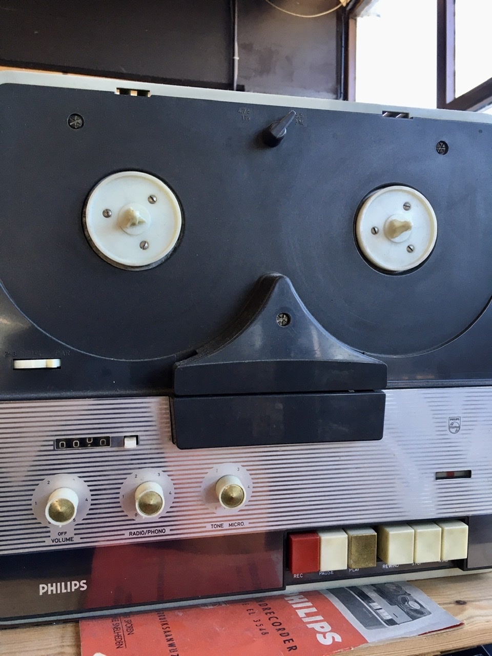 Plastic reel-to-reel