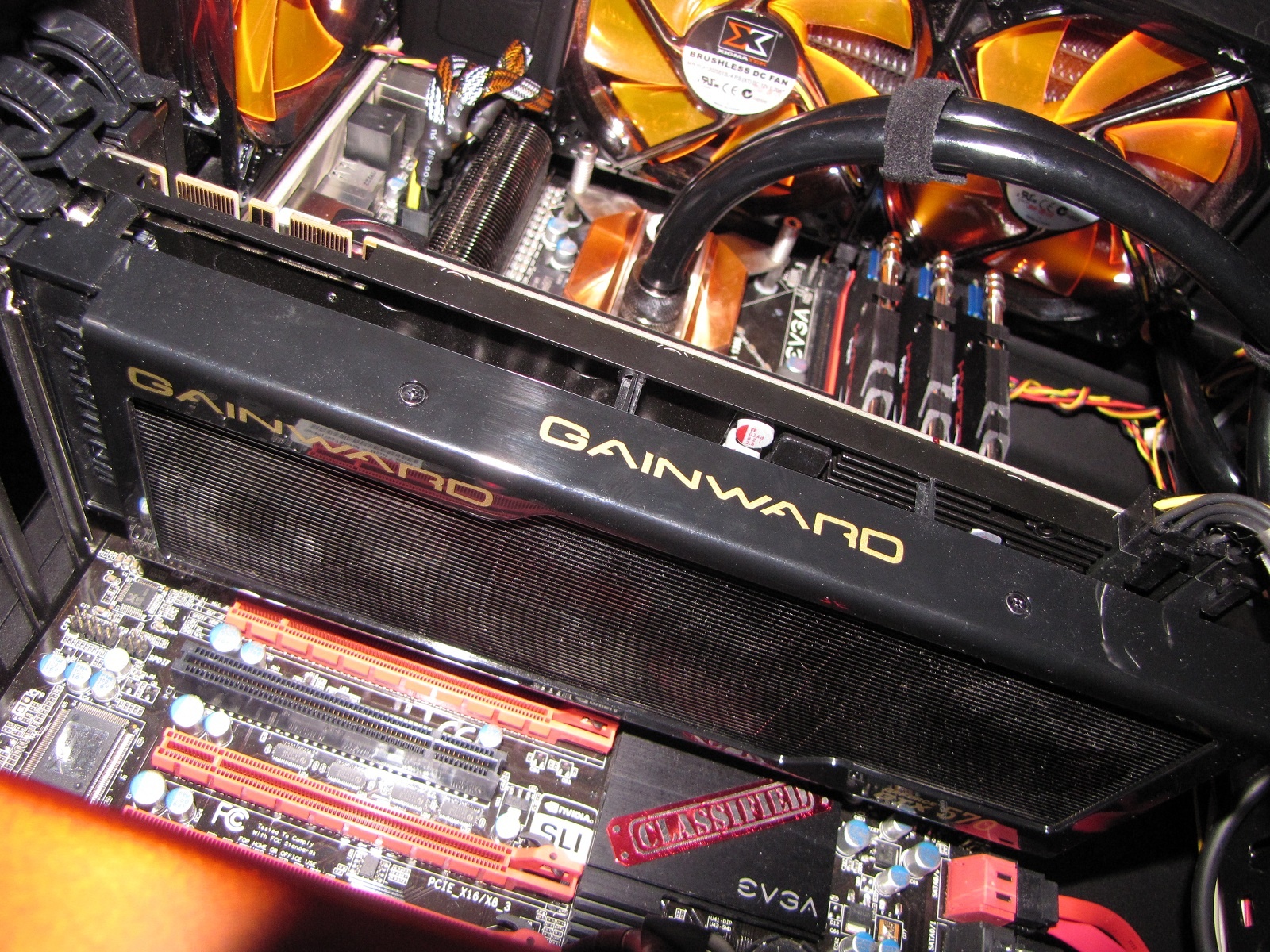 GTX 570 Phantom inside