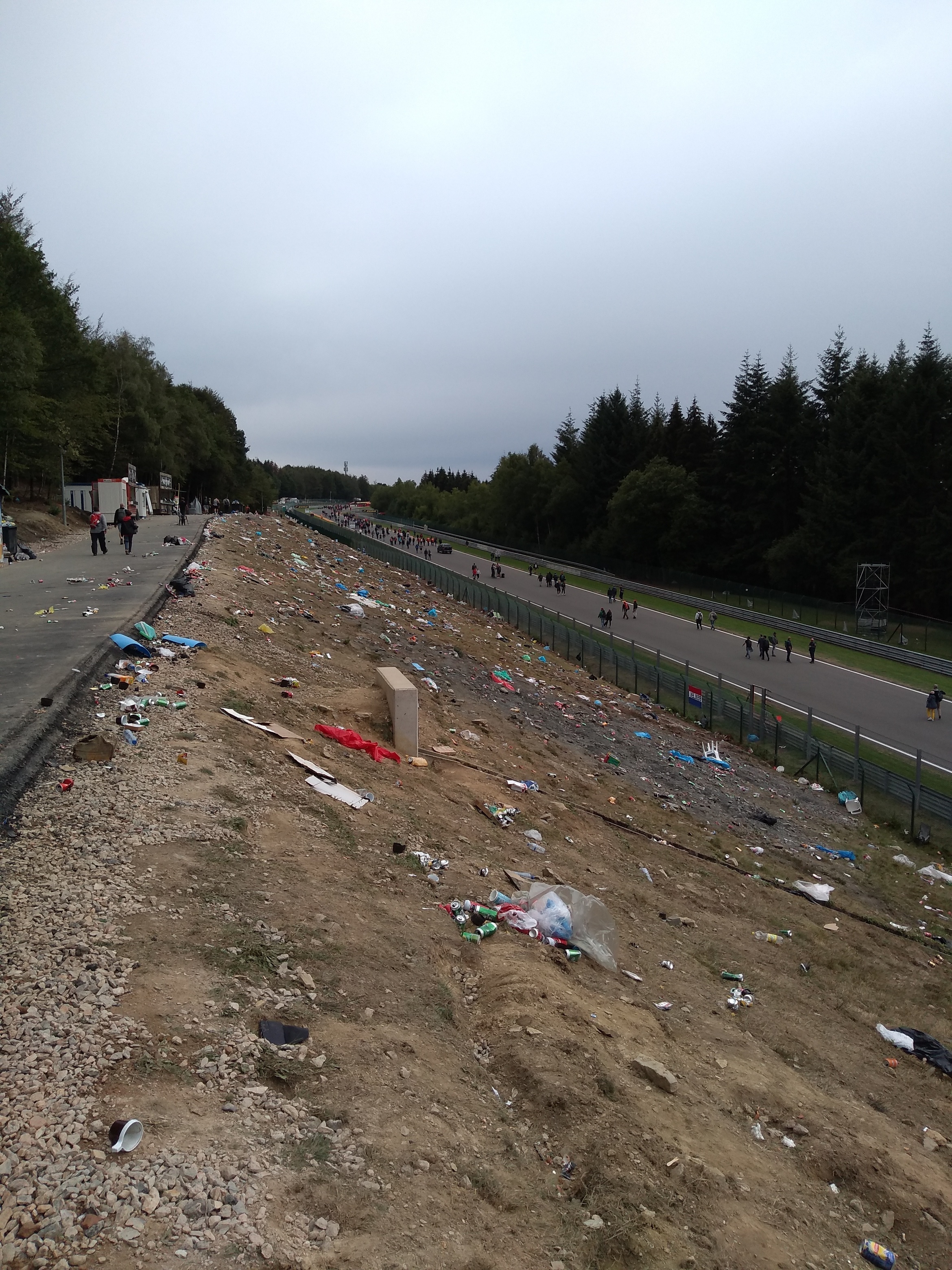 Afbeeldingslocatie: https://tweakers.net/ext/f/oA5DFDOajQnINVrt1WcyHTPd/full.jpg