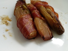 Gegrilde witlof met ontbijtspek