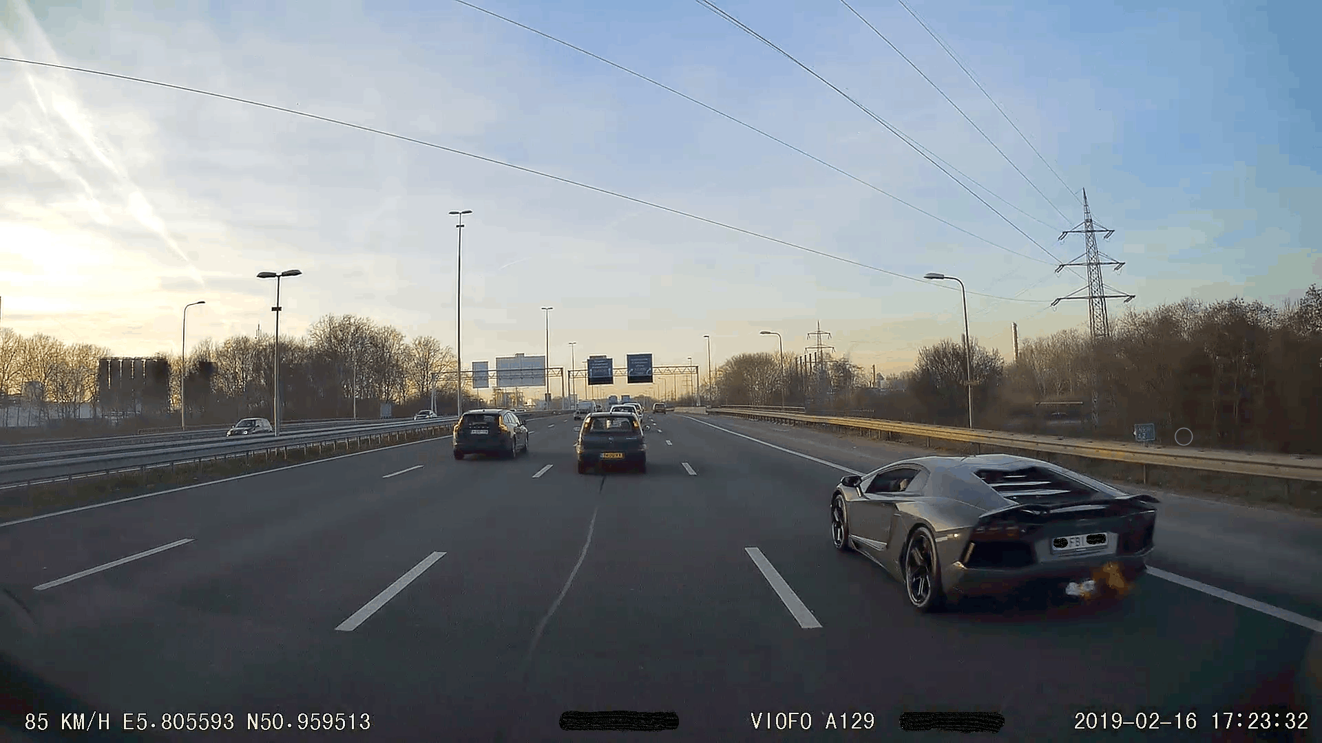 Afbeeldingslocatie: https://tweakers.net/ext/f/ousHEaeb66Fs1DrzN3nlGRkY/full.png