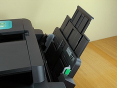 Multifunctionele papiertoevoer klepextensie in stand 2