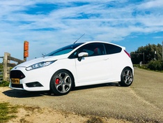 Afbeeldingslocatie: https://tweakers.net/ext/f/r7tsGgQHeXNKMmzloOLjmkjN/medium.jpg