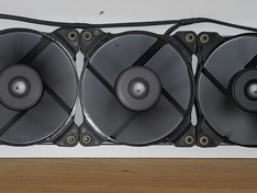 4 running fans & a mount