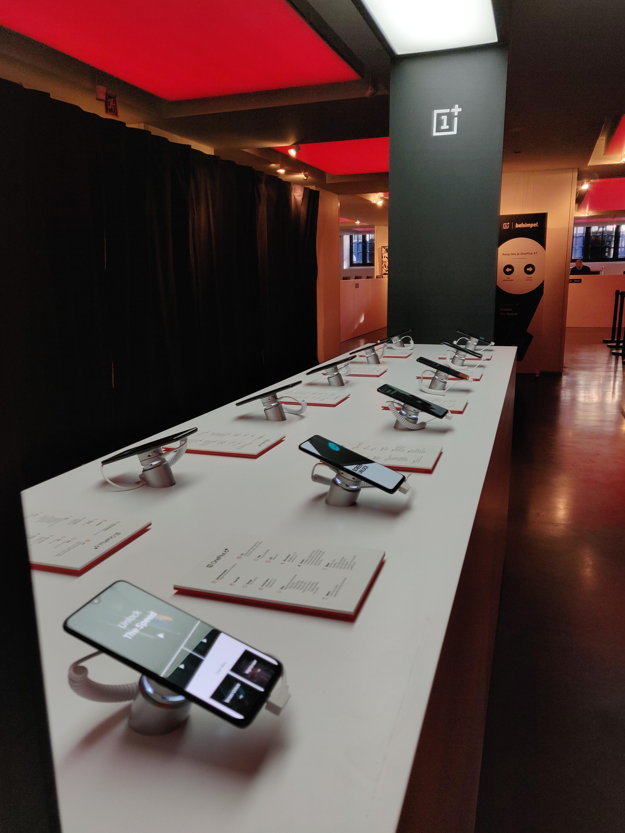 OnePlus 6T pop-up