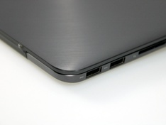 laptop boven links achter