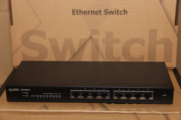 Unboxing GS1900-8 (2)