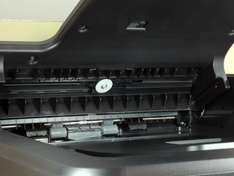Uitvoer automatische document feeder opengeklapt
