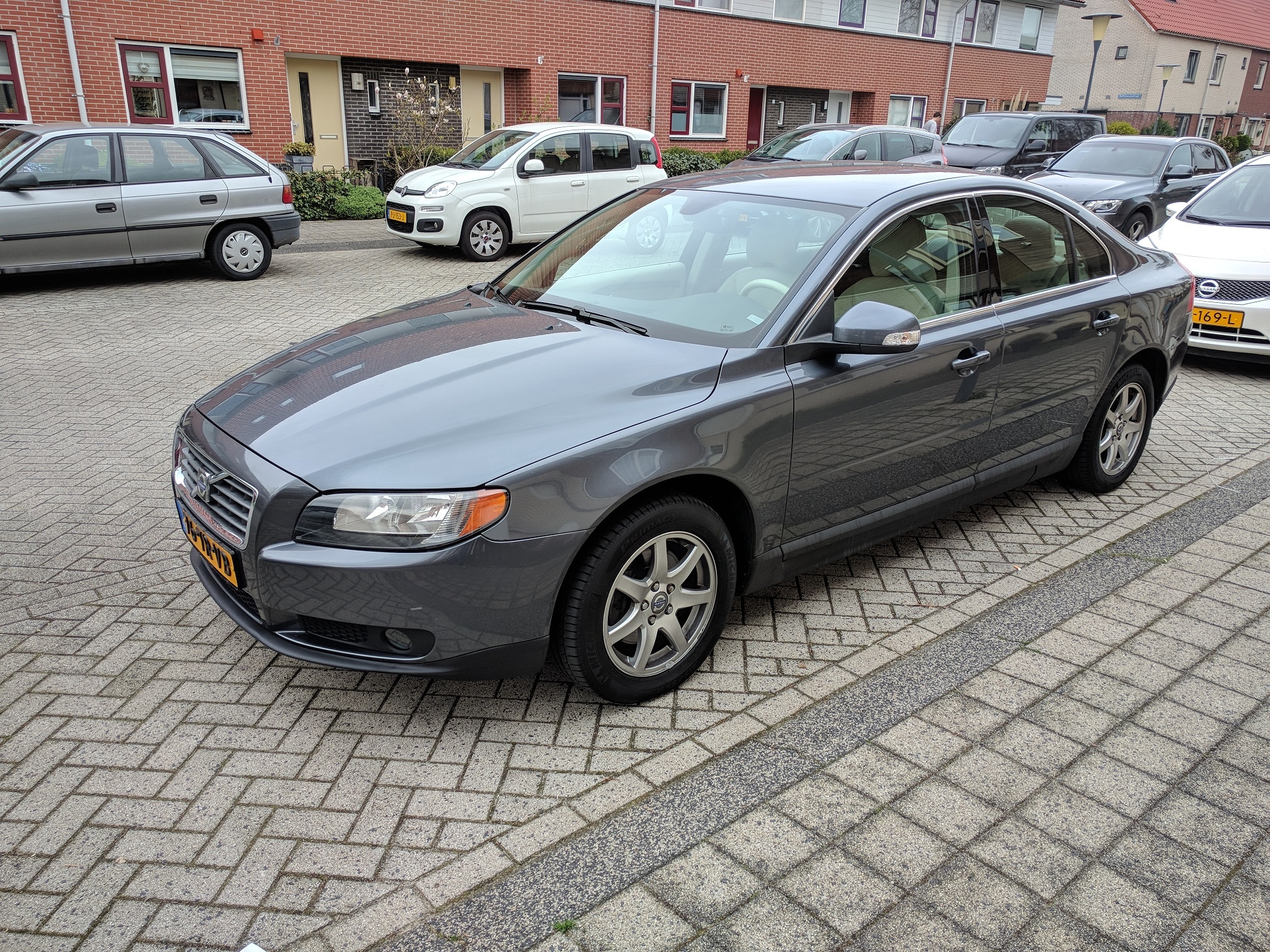 Afbeeldingslocatie: https://tweakers.net/ext/f/z1zJaifkHBgtn8uLcBWoaych/full.jpg