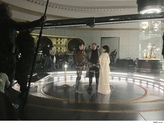 Alden, Woody en Emilia op de set.