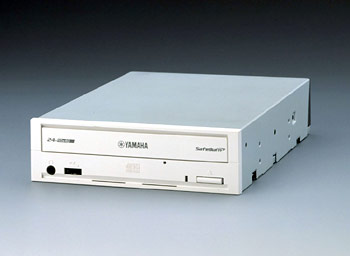 Yamaha CRW3200