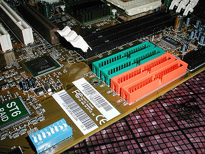 Abit ST6-RAID moederbord: close-up