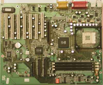 SiS 645 moederbord