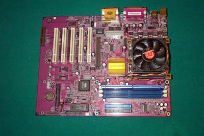 ECS P4VXAD met roze PCB