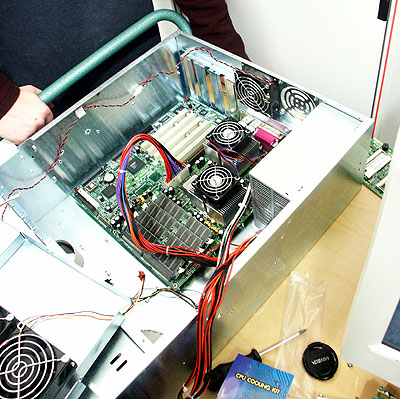 Artemis upgrade: Tyan Thunder K7 kaal in rackmount