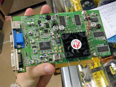 ATi Radeon 8500LE geklokt op 230MHz