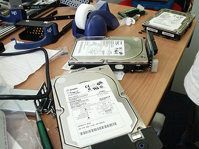 Serverupgrades 29 mei - Seagate schijfjes met SGI brackets